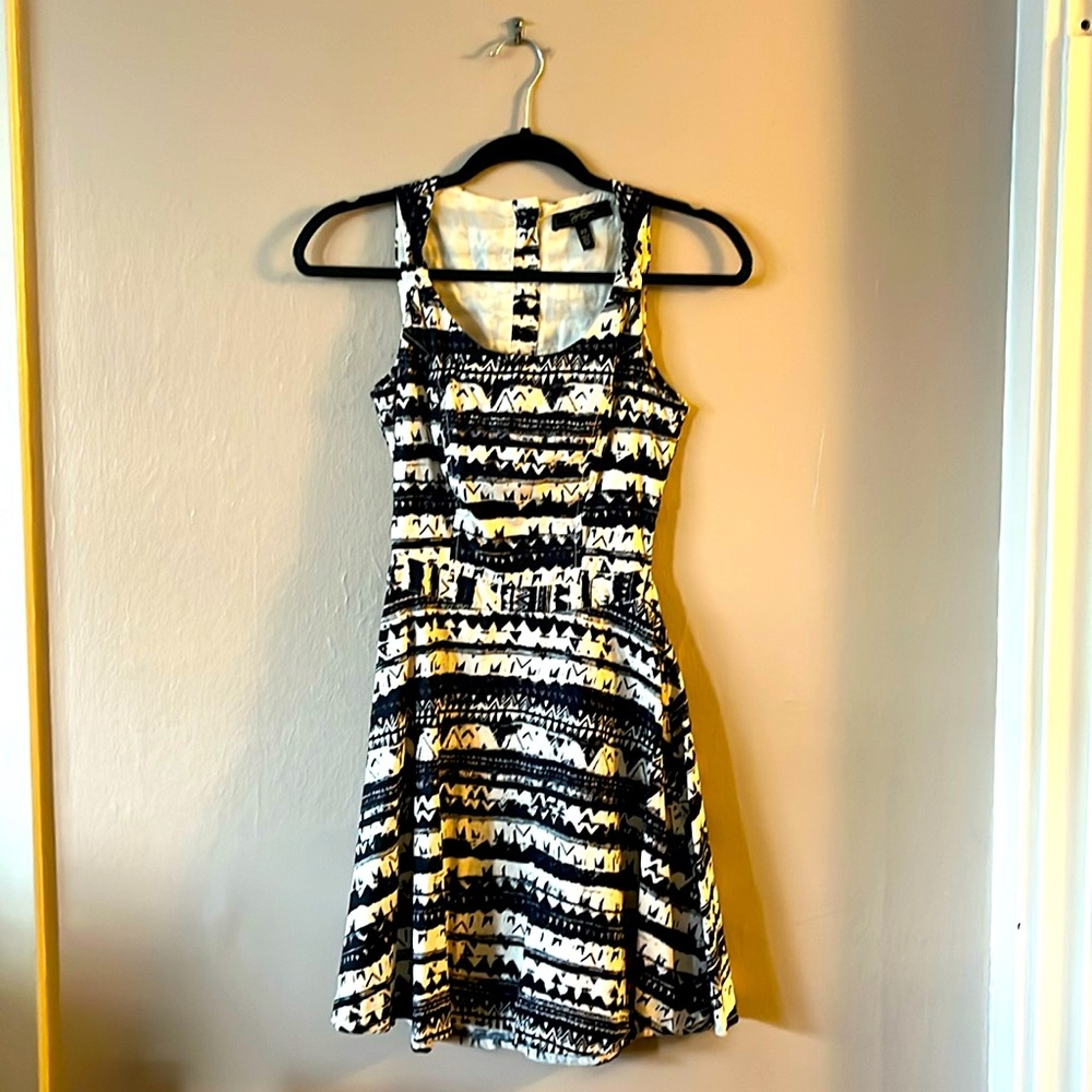 Jessica Simpson Archipelago Print Cut Out Back Fit & Flare Sleeveless Dress 1/2